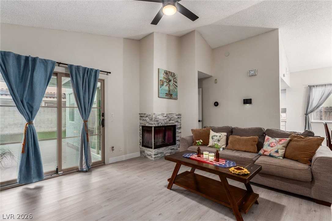 5776 Yerington Ave - Photo 4 of 26
