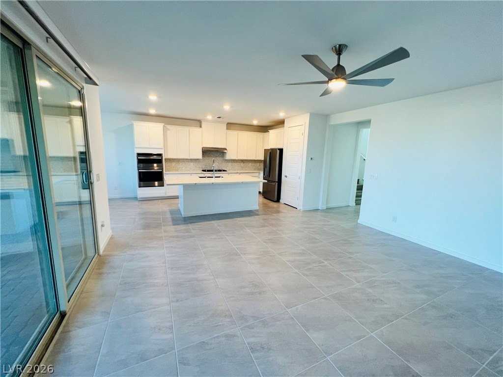758 Spirit Lake St - Photo 4 of 30