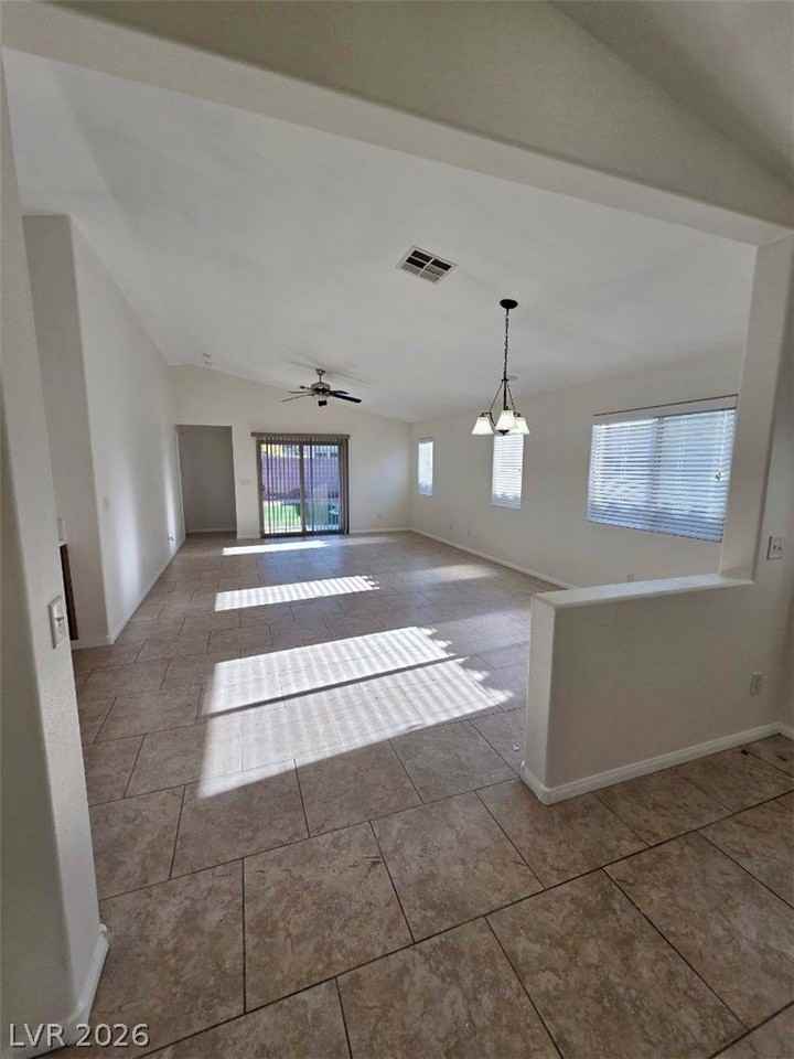 5692 Great Eagle Ct - Photo 3 of 23