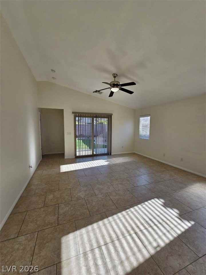 5692 Great Eagle Ct - Photo 4 of 23