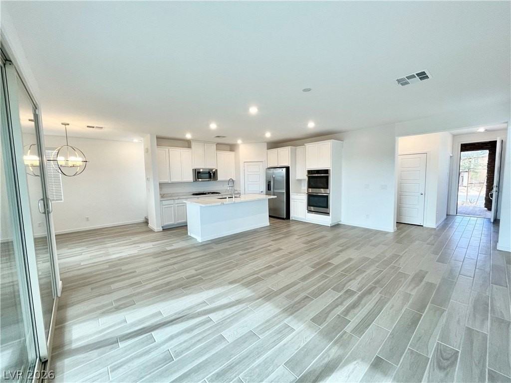 12413 Harbor Isle Ave - Photo 3 of 34