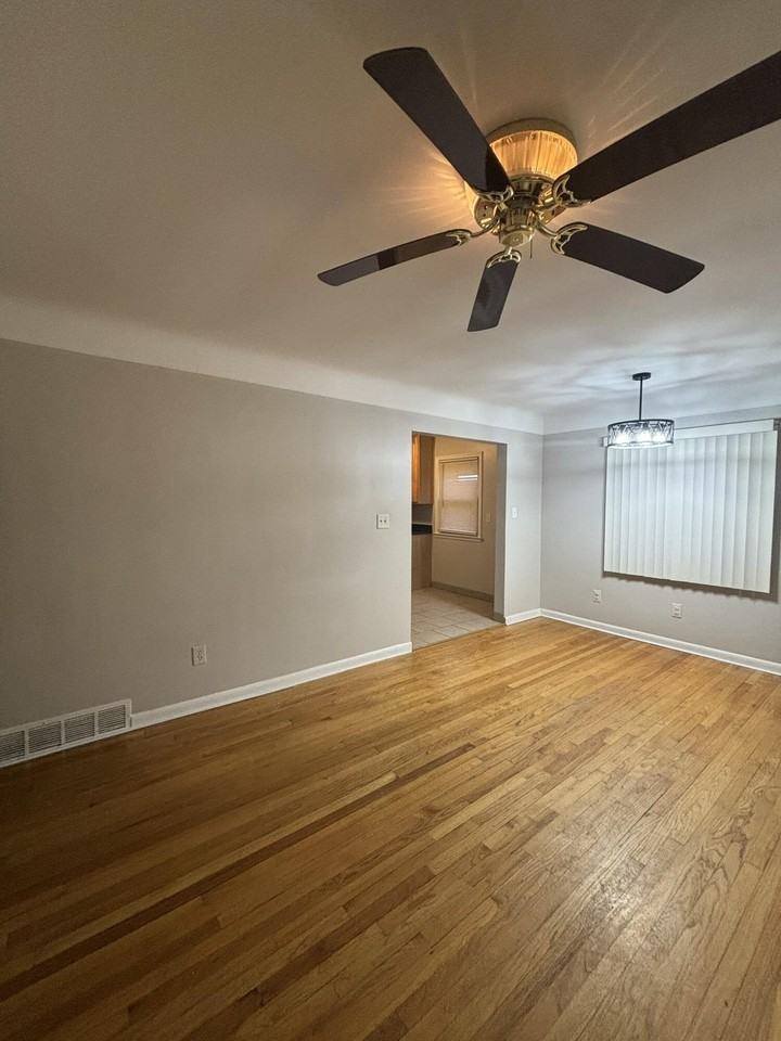 12116 Columbia - Photo 3 of 19
