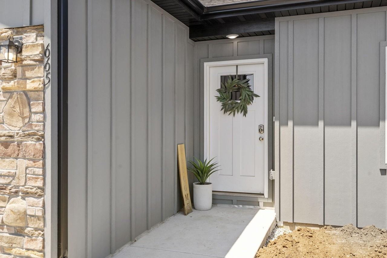 660 W Forest St - Photo 3 of 37