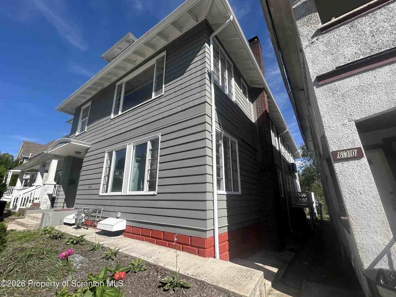 632 N Irving Ave - Photo 2 of 20