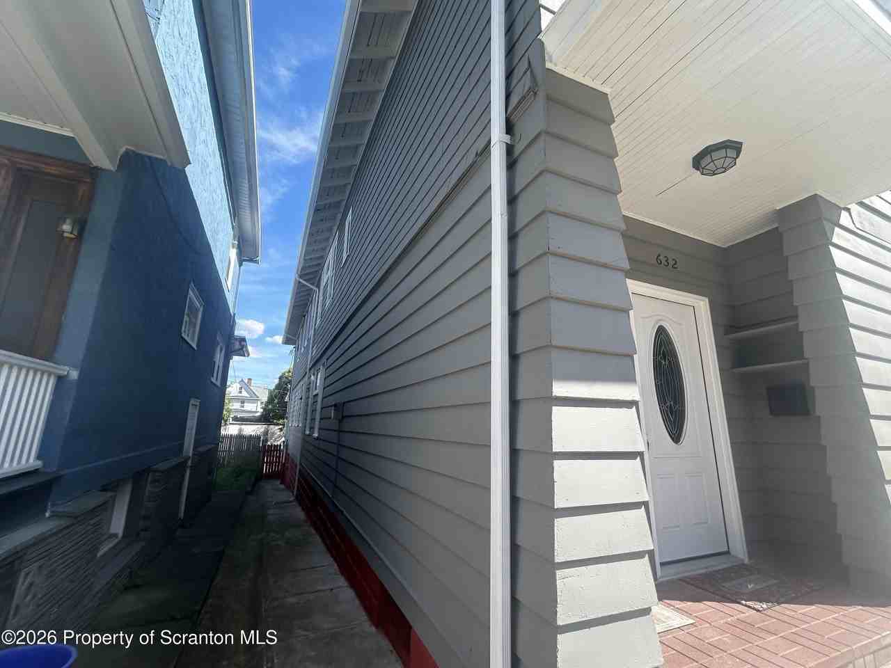 632 N Irving Ave - Photo 3 of 20