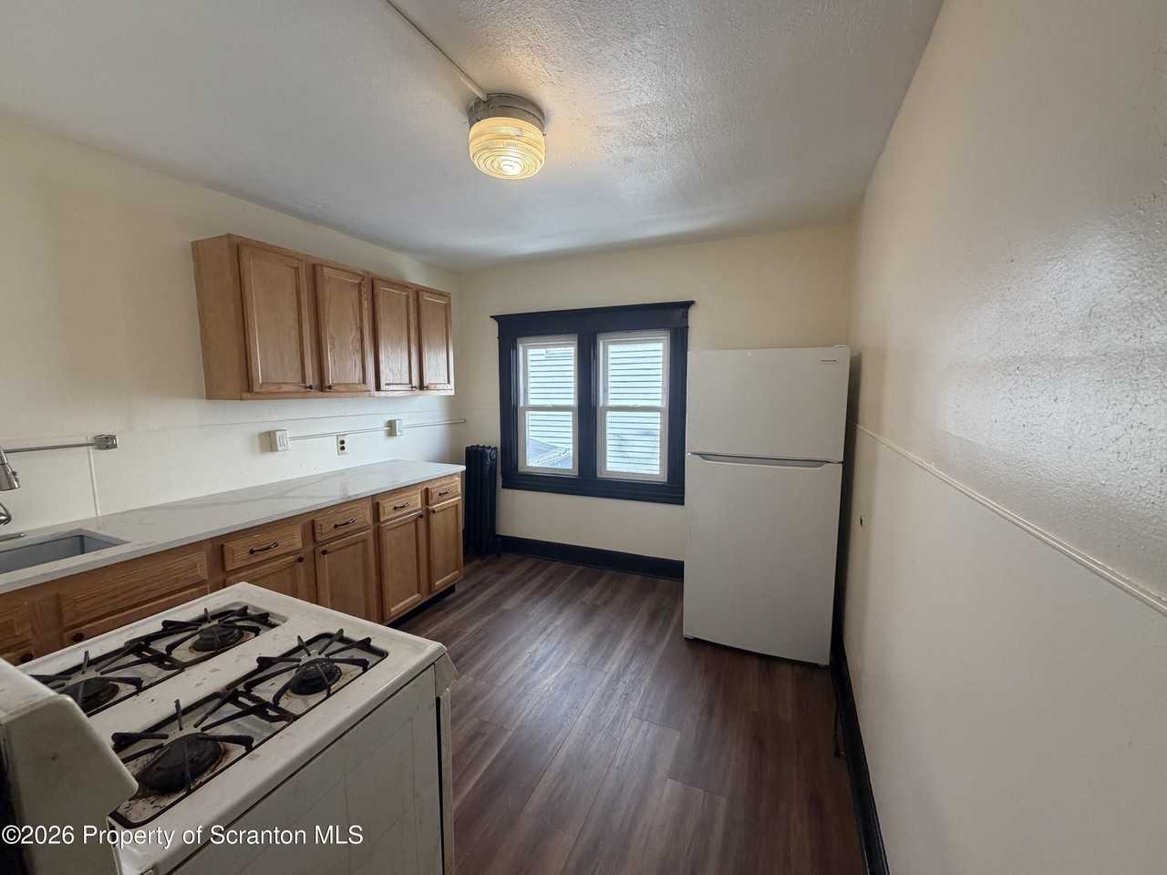 610 Moosic St #B - Photo 2 of 12
