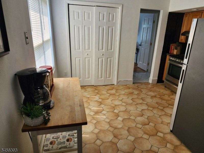 373 Main St - Photo 2 of 11