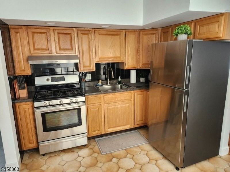 373 Main St - Photo 3 of 11