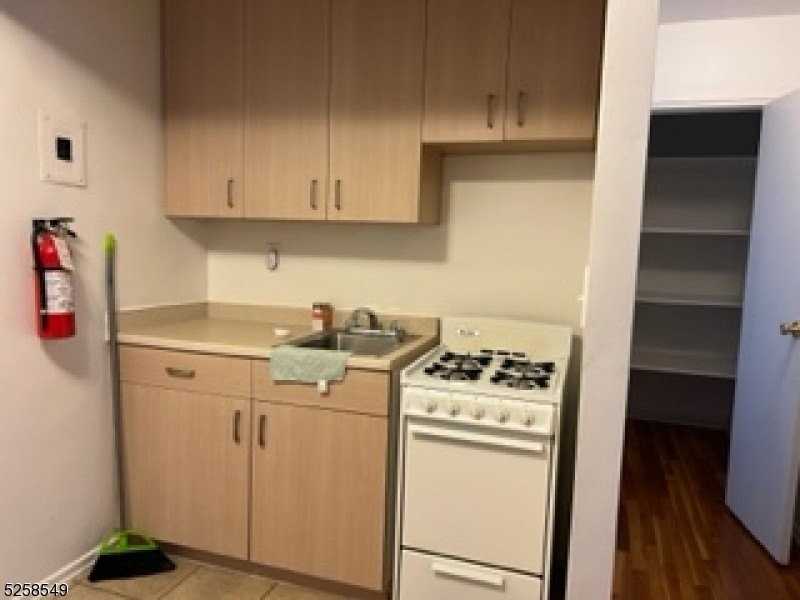123 Milligan Pl #B - Photo 3 of 5