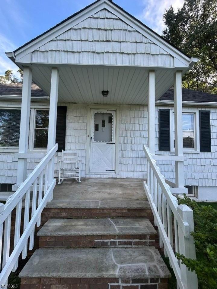 318 Palmer Rd - Photo 3 of 20