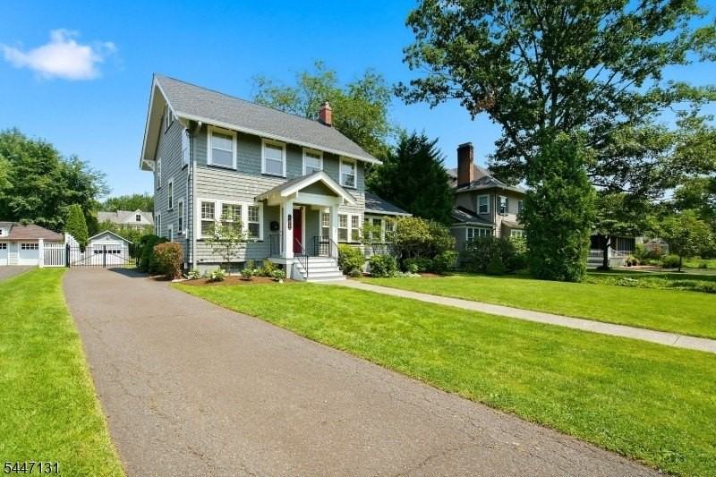 636 Prospect St - Photo 2 of 47