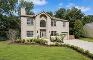 featured image of 10 Elmwood Ct