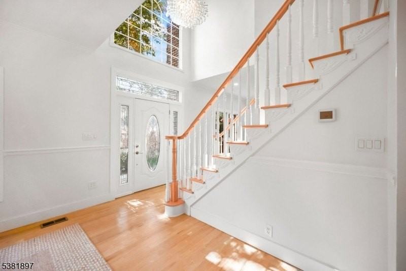 10 Elmwood Ct - Photo 4 of 47