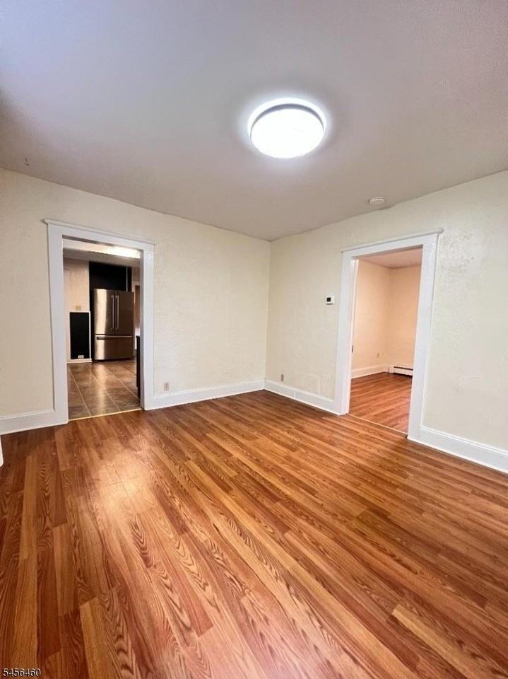 285 Rutherford Ave - Photo 5 of 16