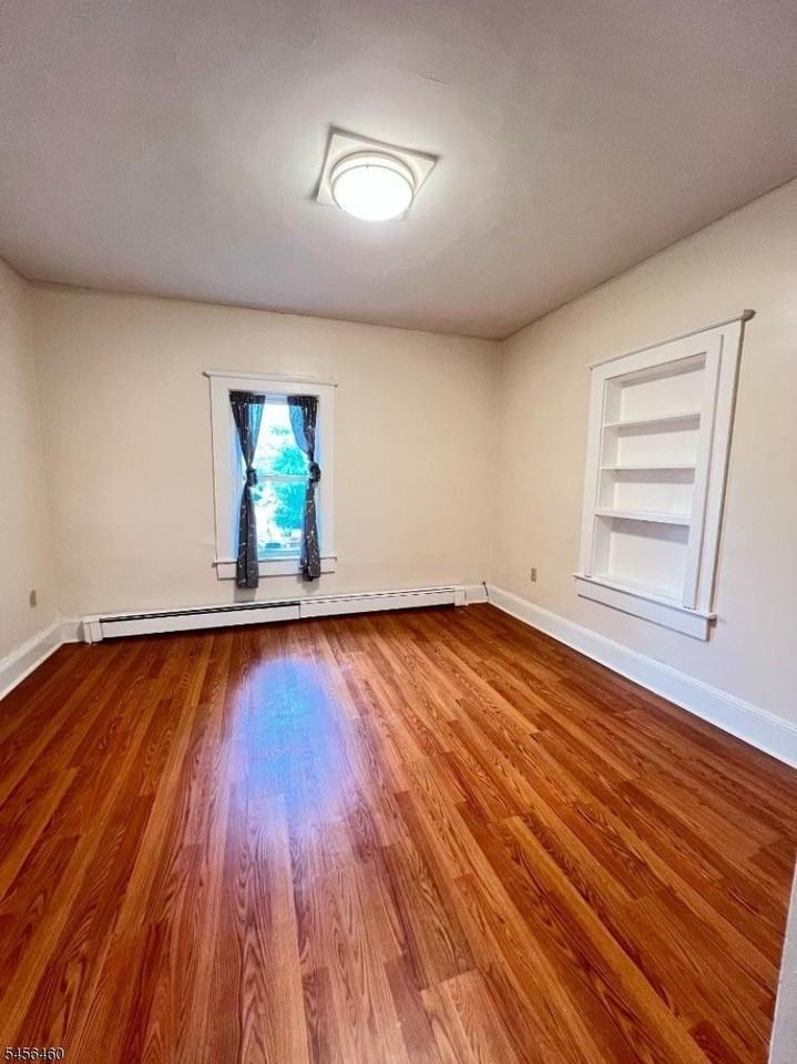 285 Rutherford Ave - Photo 6 of 16