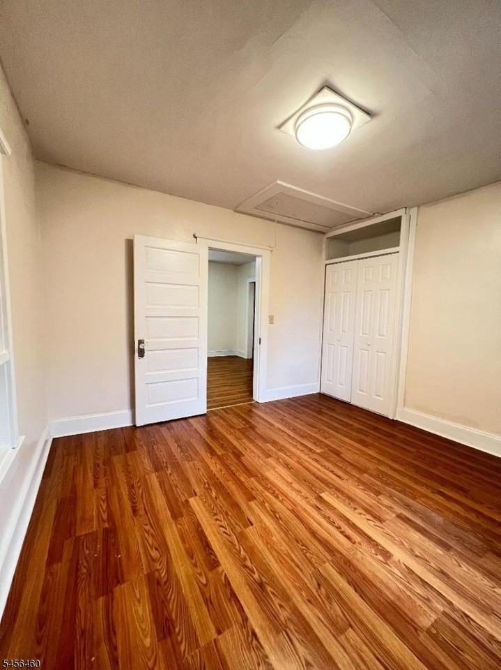 285 Rutherford Ave - Photo 7 of 16