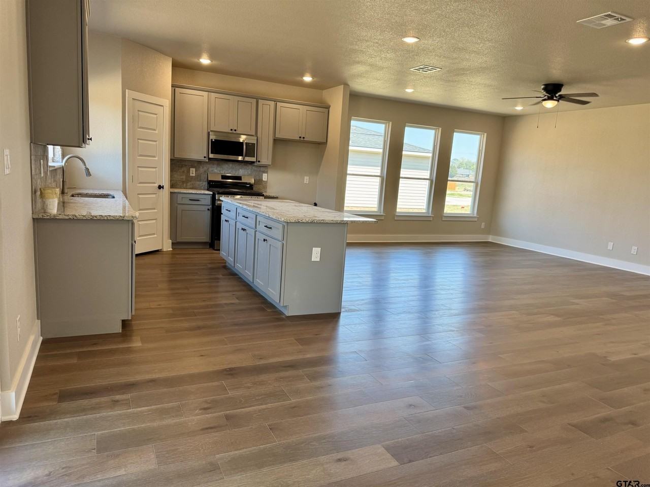 15528 Greenhouse Way - Photo 2 of 7