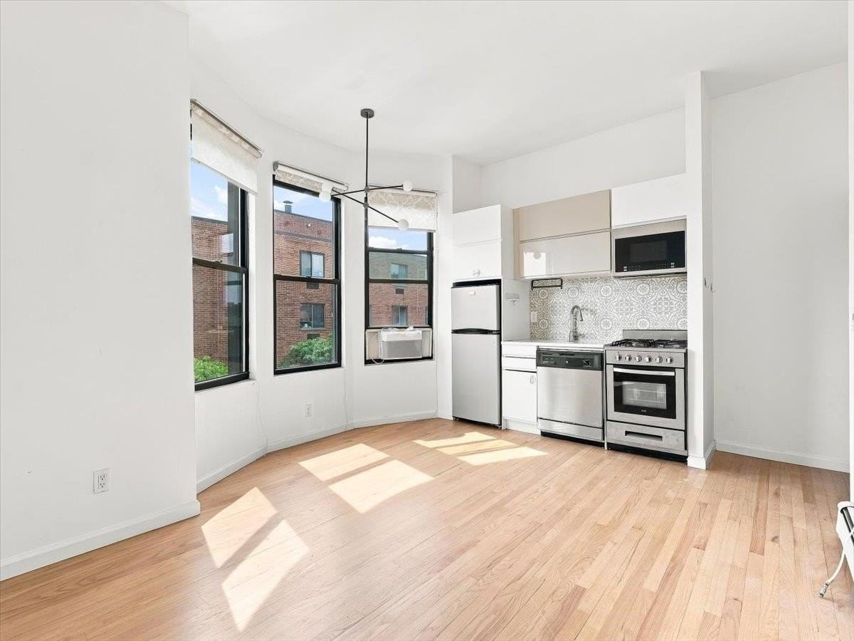 193 Ogden Ave #4E - Photo 3 of 22