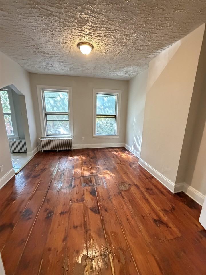 642 Jersey Ave #3 - Photo 3 of 8