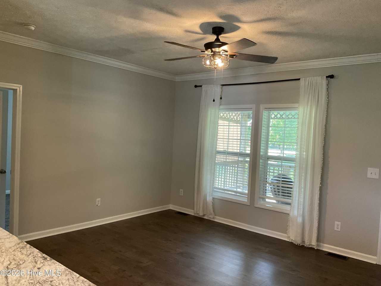 173 Cowell Ln - Photo 2 of 9