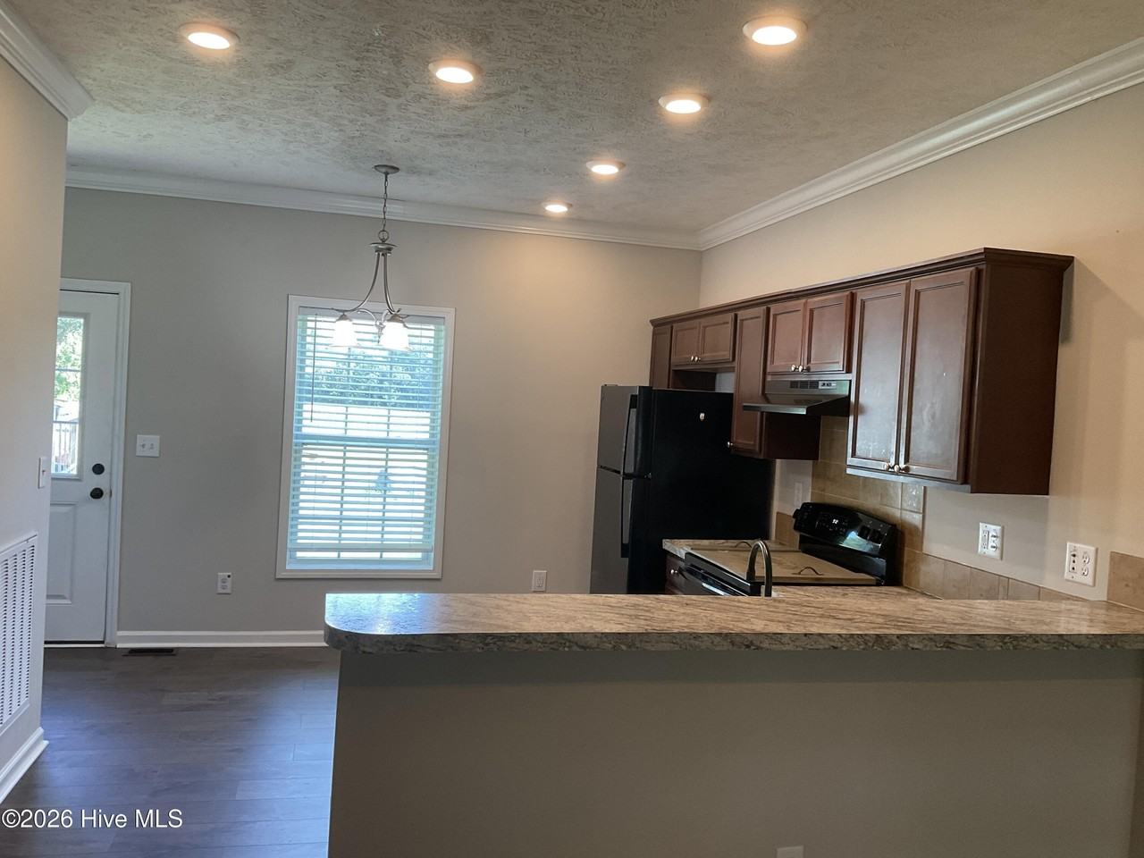 173 Cowell Ln - Photo 4 of 9