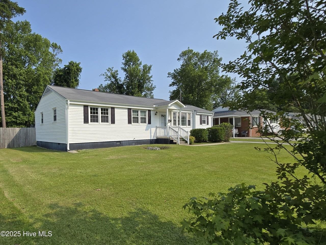 801 Barn St - Photo 2 of 25