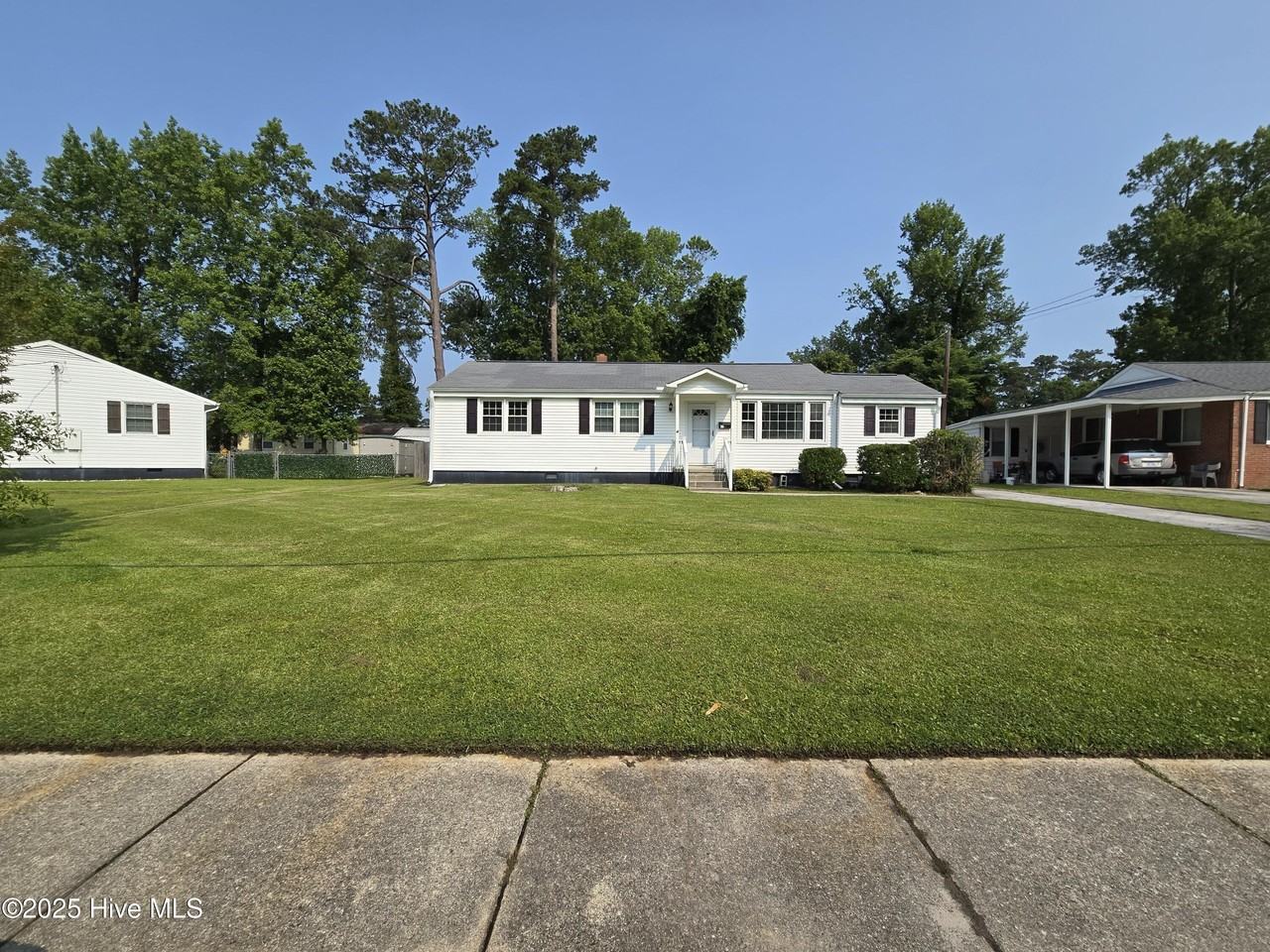 801 Barn St - Photo 3 of 25