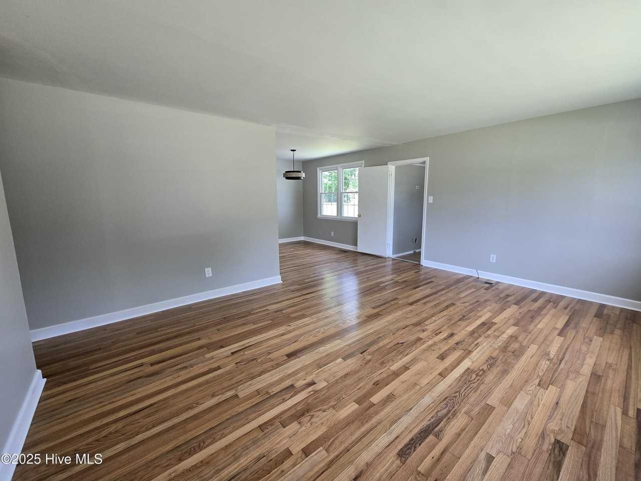801 Barn St - Photo 4 of 25