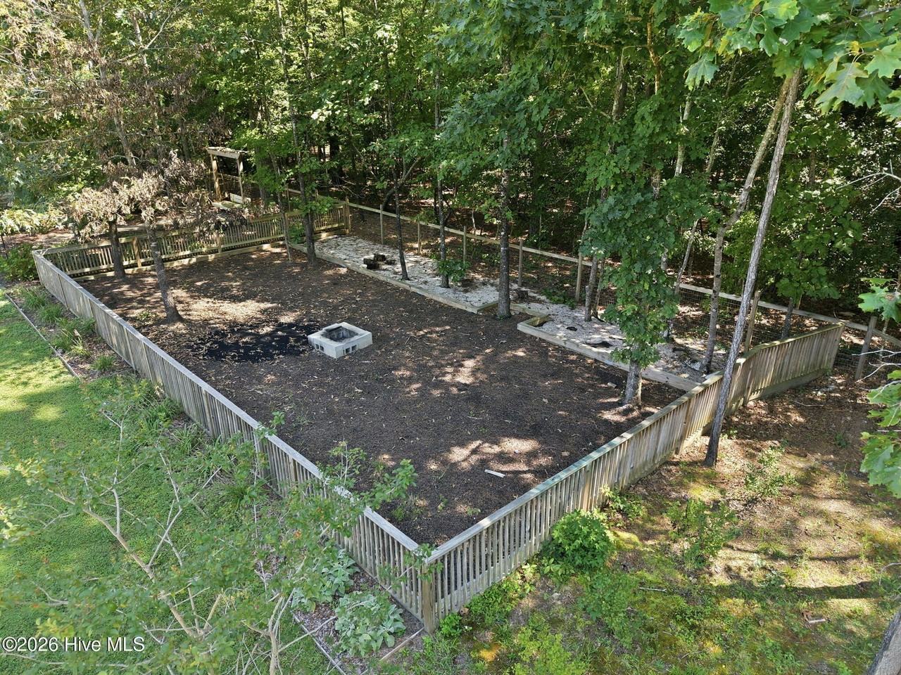 233 Forester Dr - Photo 5 of 49