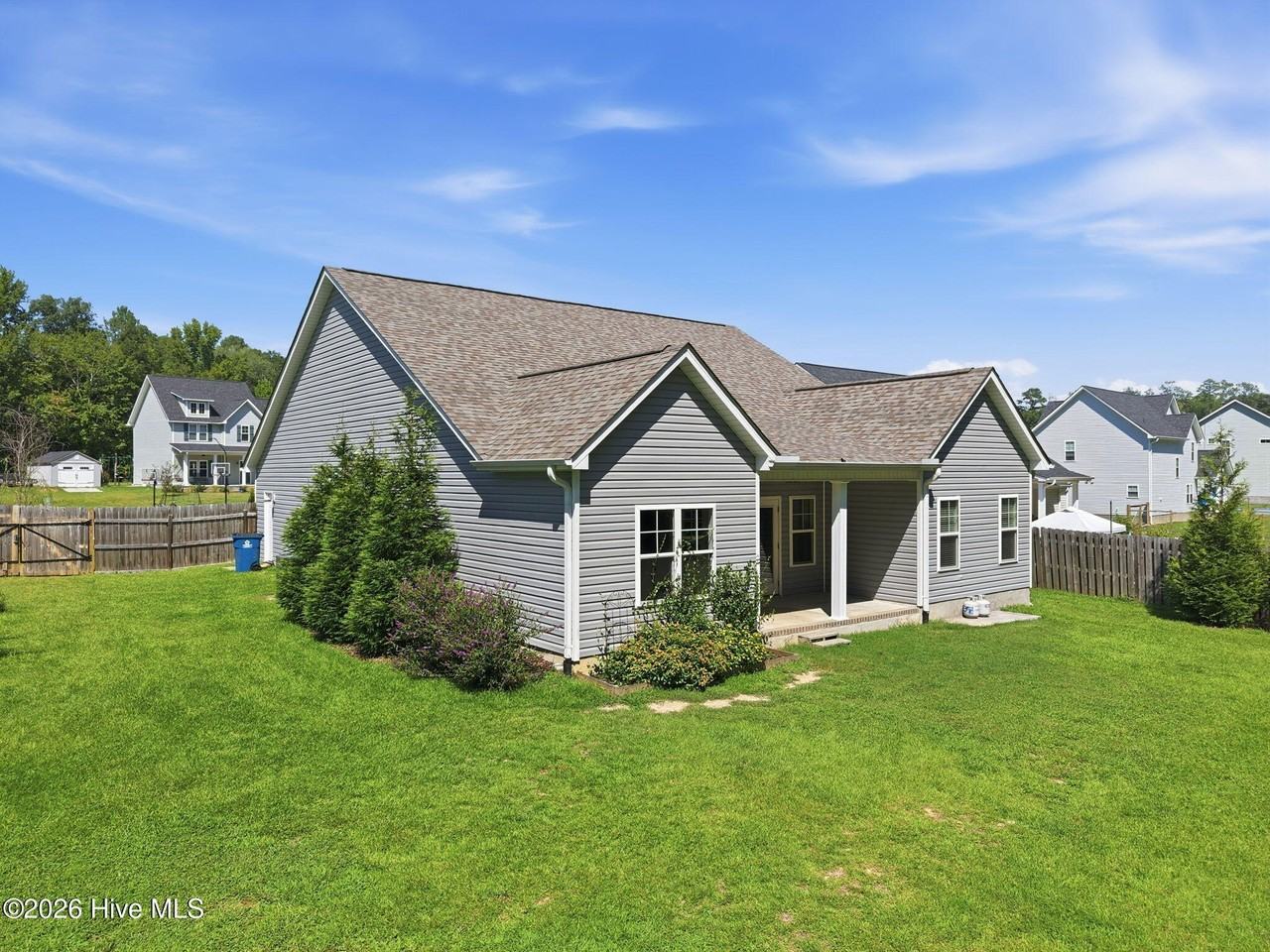 233 Forester Dr - Photo 6 of 49