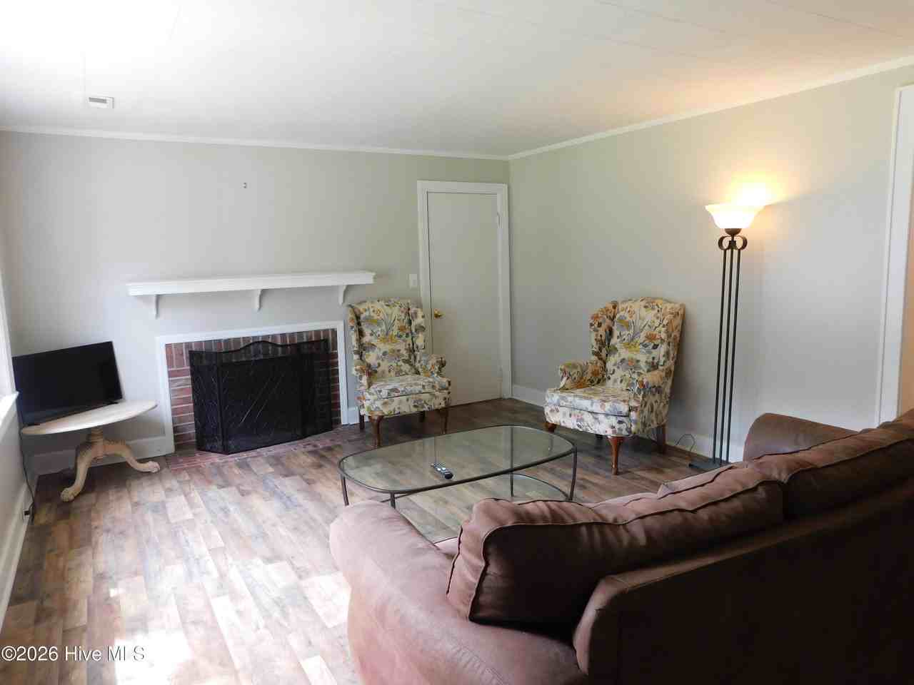 547 Pigott Rd - Photo 2 of 13