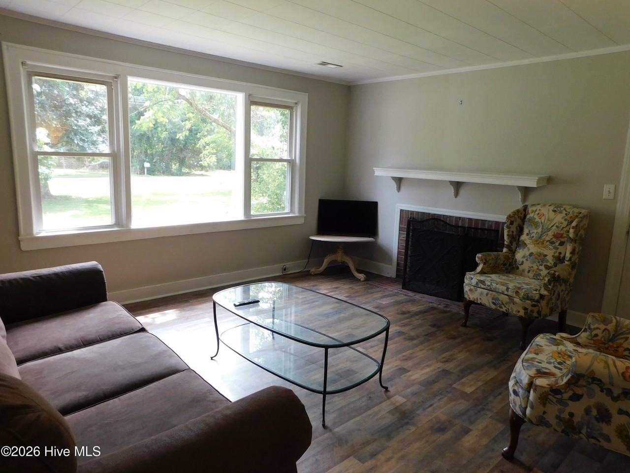 547 Pigott Rd - Photo 3 of 13