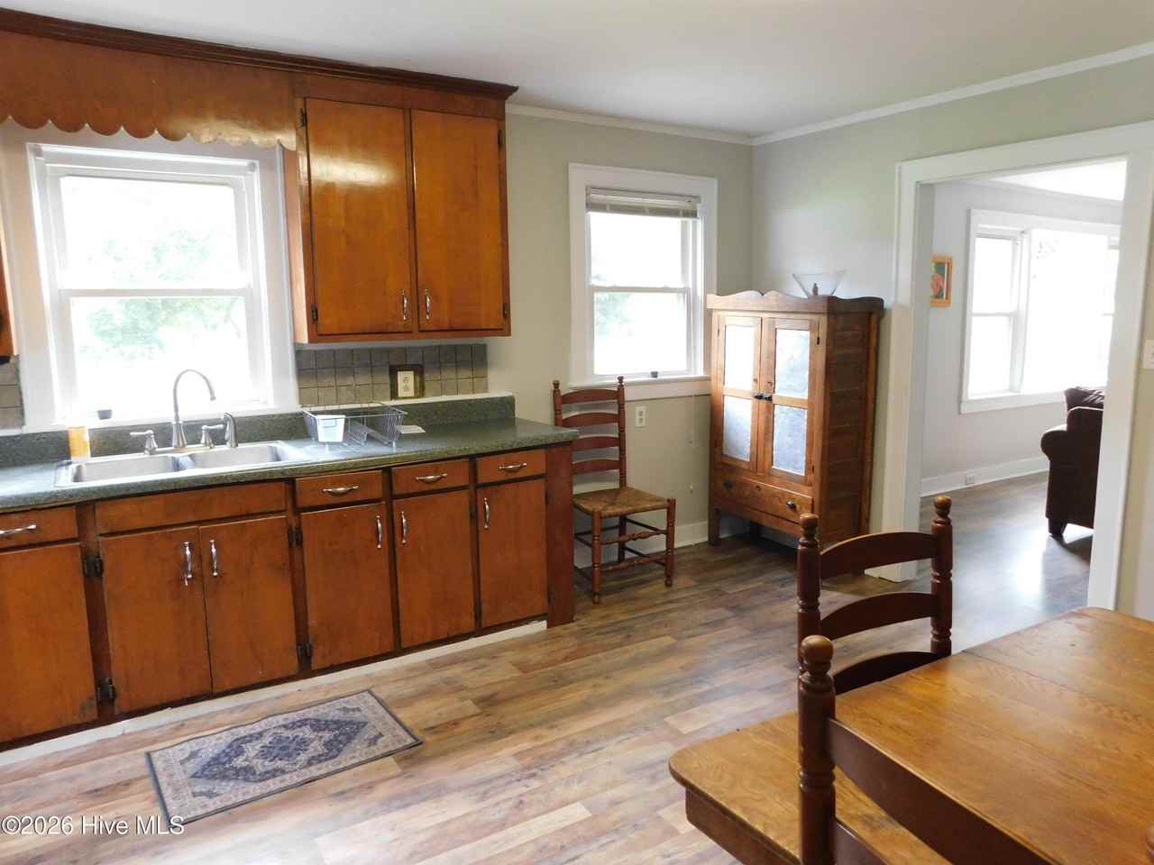 547 Pigott Rd - Photo 5 of 13