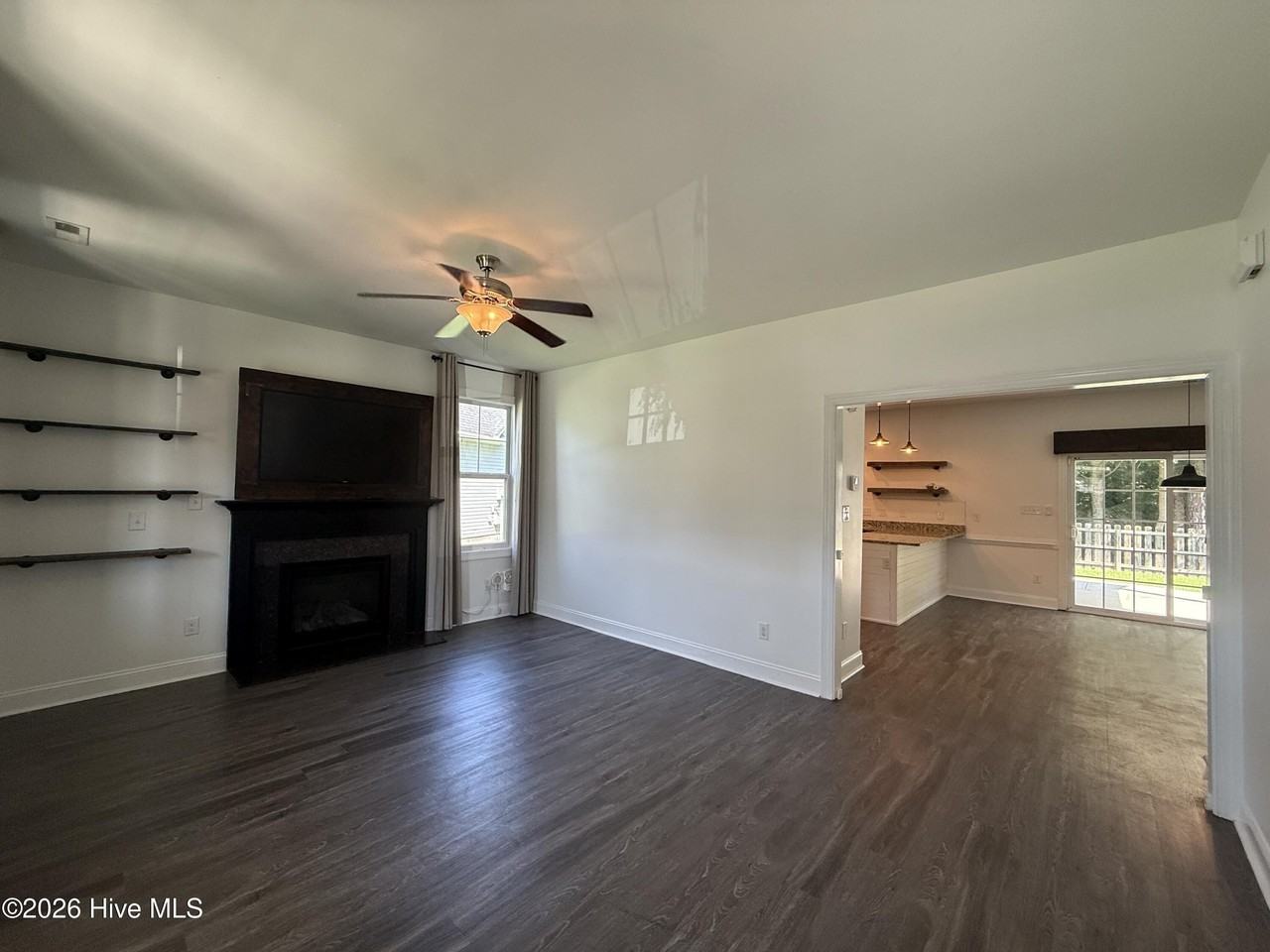 804 Oleander St - Photo 3 of 14