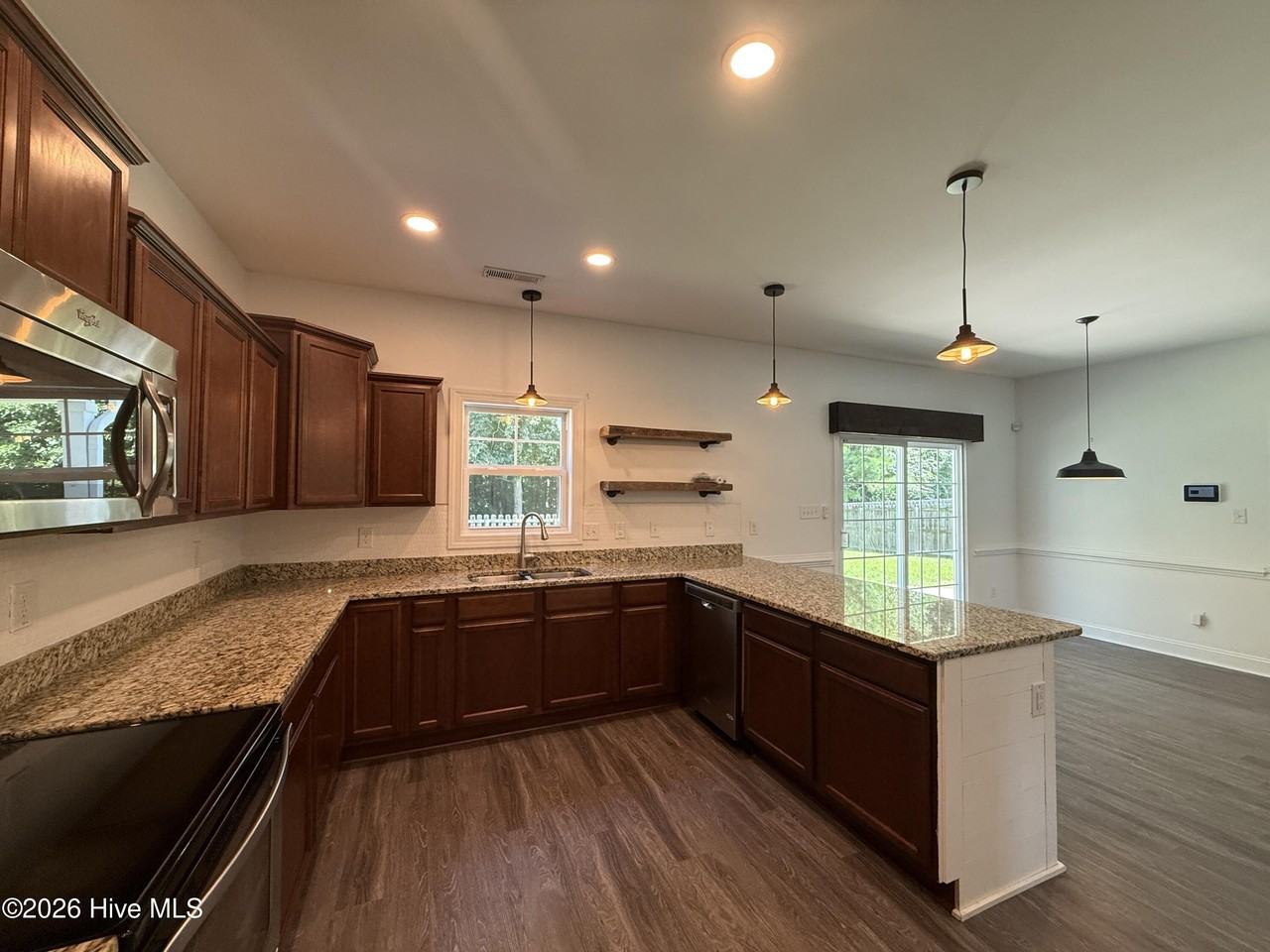 804 Oleander St - Photo 5 of 14
