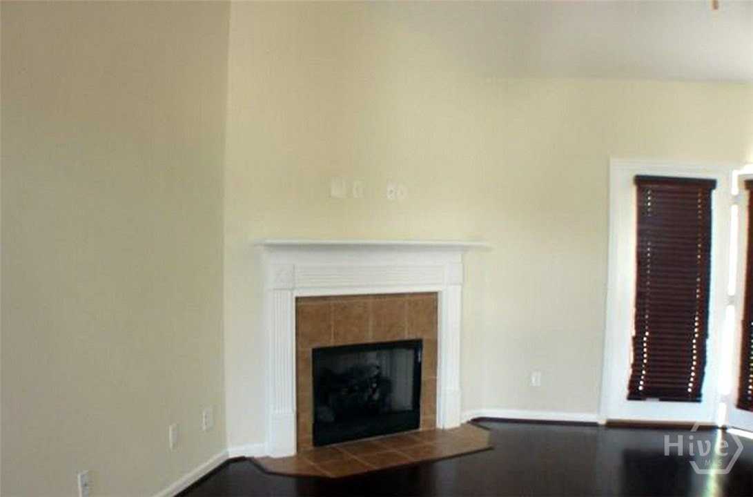 216 Carlisle Way - Photo 3 of 50