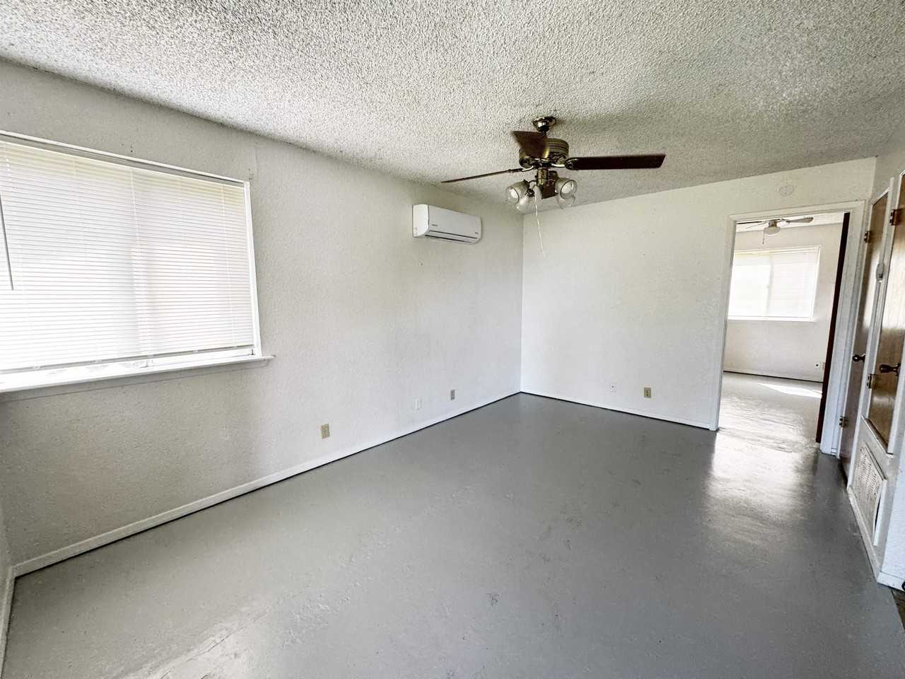 107 Logan Dr - Photo 4 of 11
