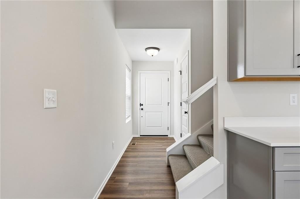 1433 Vantage Point Dr - Photo 3 of 30