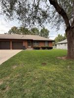 featured image of 1005 Nw Mock Ave
