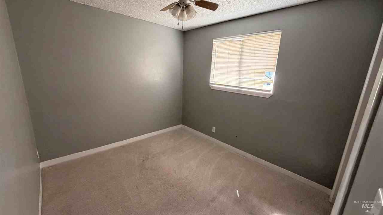 934 11th Ave N - Photo 4 of 11