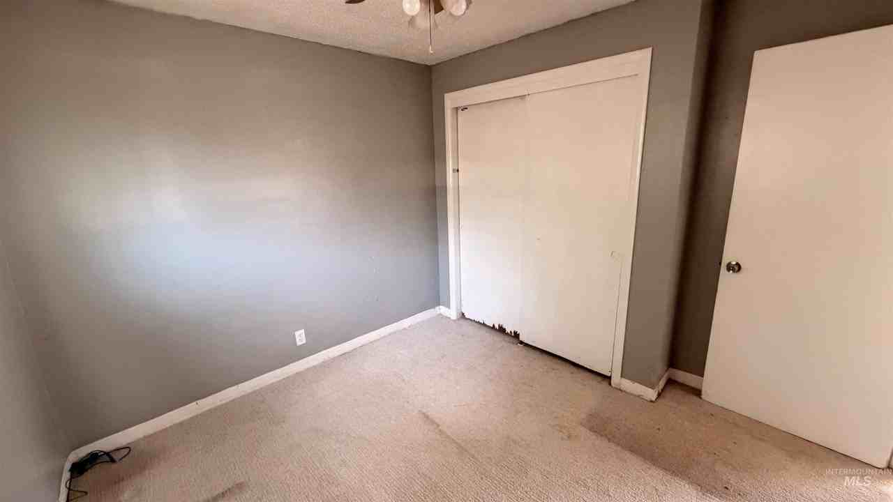 934 11th Ave N - Photo 7 of 11