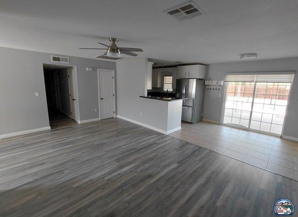 1190 Ocotillo Dr - Photo 2 of 20