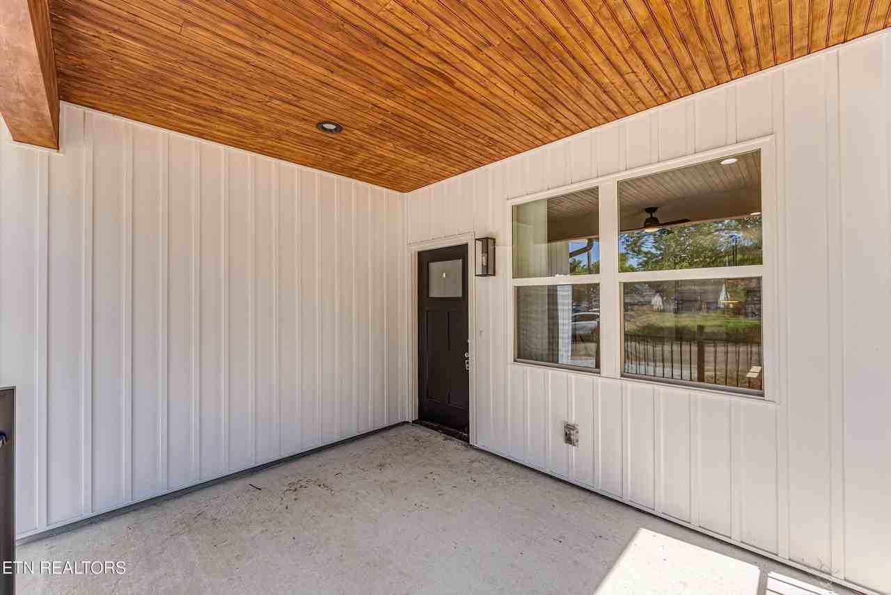 818 W Anderson Ave - Photo 4 of 35