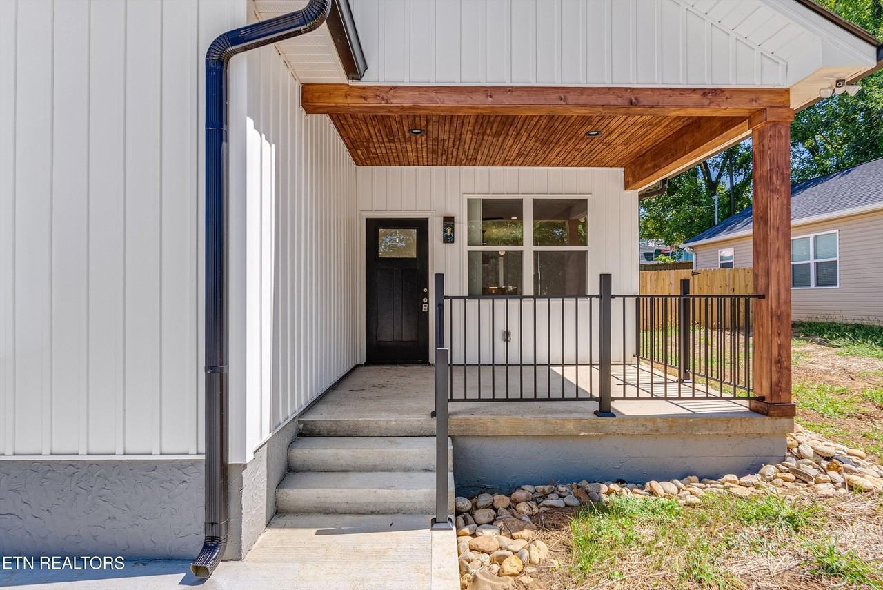 818 W Anderson Ave - Photo 6 of 35