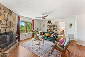 featured image of 1720 Moon Ct #1