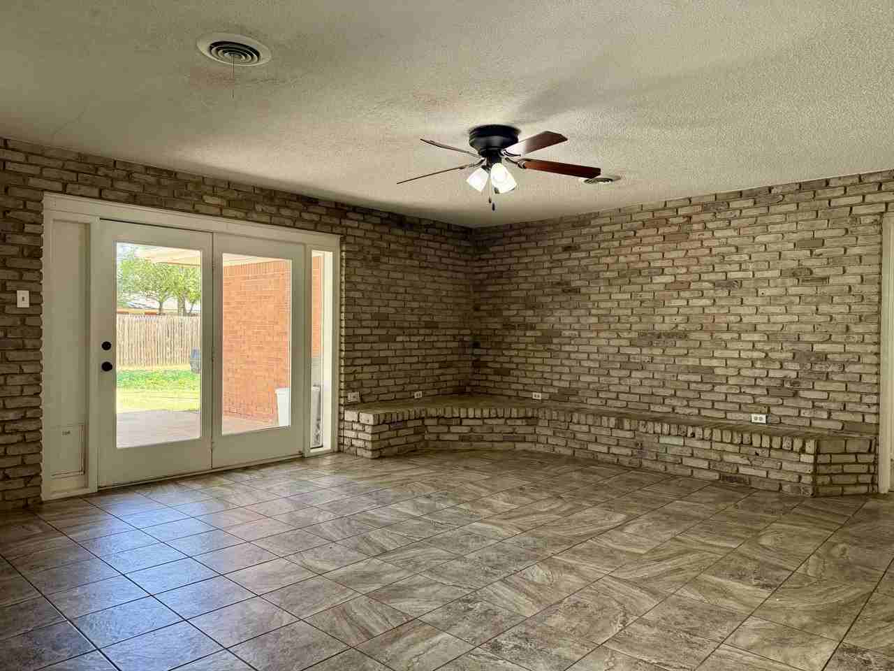 4918 12th St - Photo 3 of 22