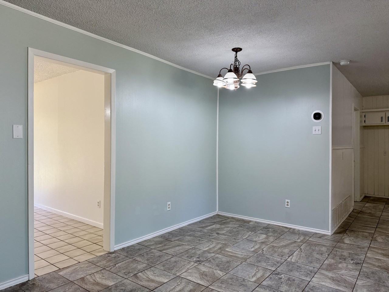 4918 12th St - Photo 4 of 22