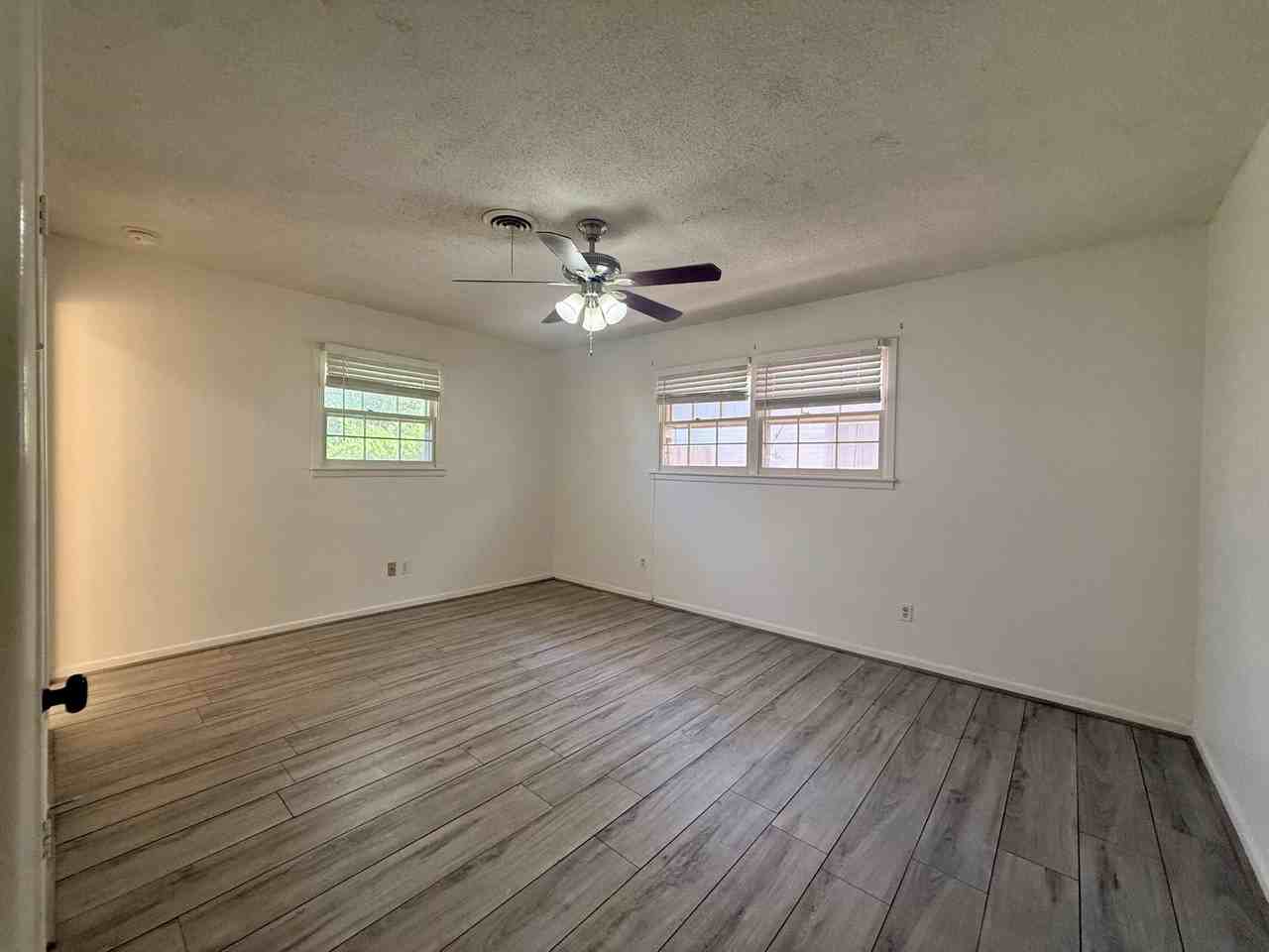 4918 12th St - Photo 7 of 22