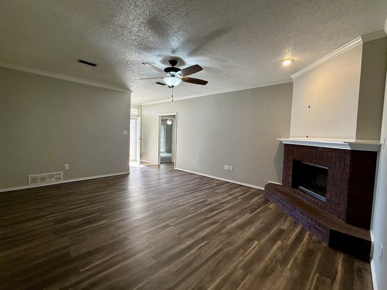 6546 87th St - Photo 2 of 19