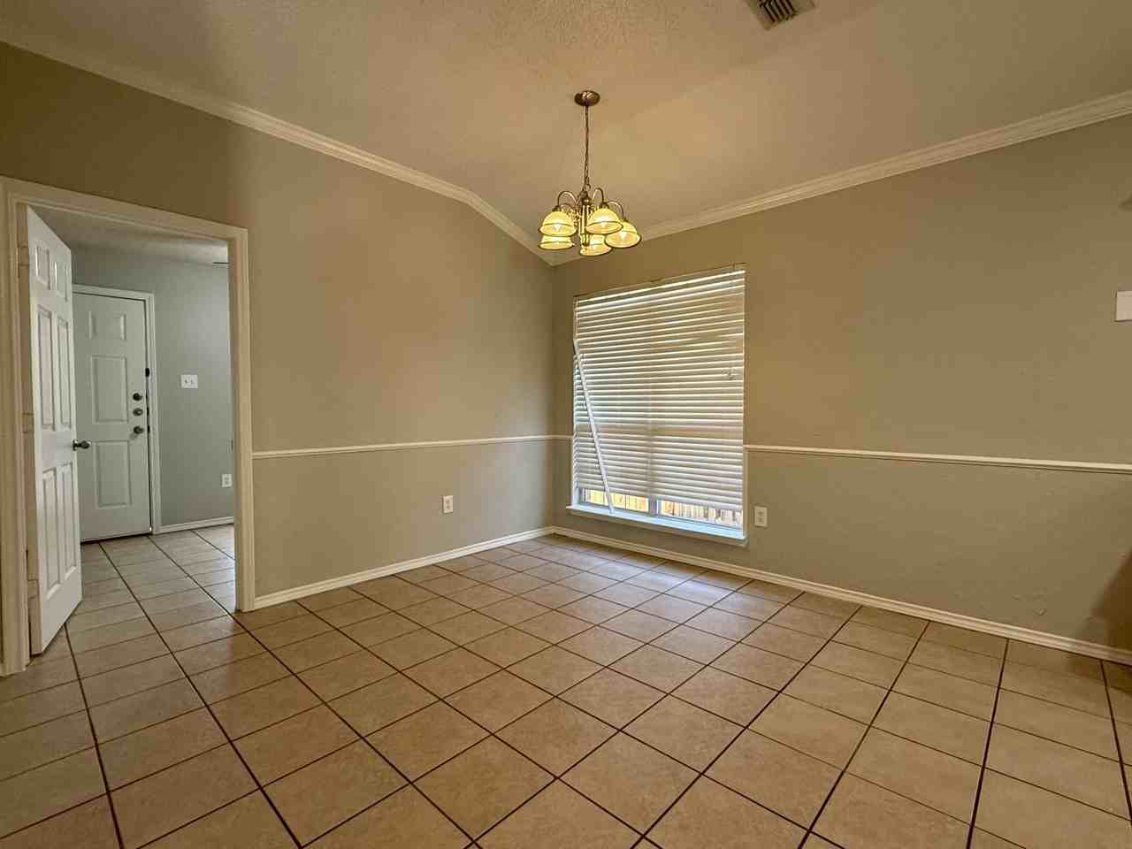 6546 87th St - Photo 4 of 19